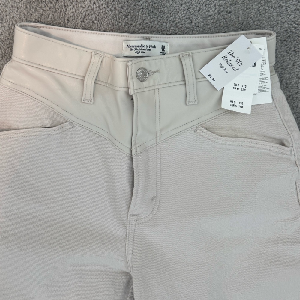 A&F The ‘90s Relaxed High Rise Jeans